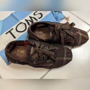 Toms Shoes